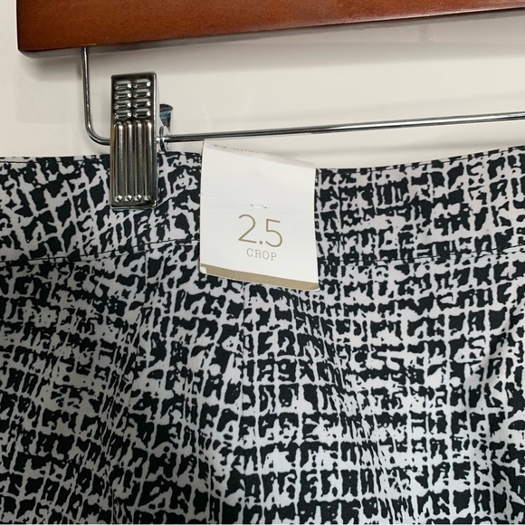 New Weekends By Chico's womens Crop Pants size 2.5(14) Black white BNWT - Picture 4 of 5
